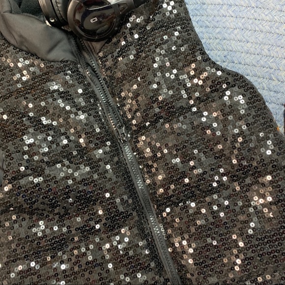 Girls 10/12 sequin childrens place black puff vest - Picture 2 of 8